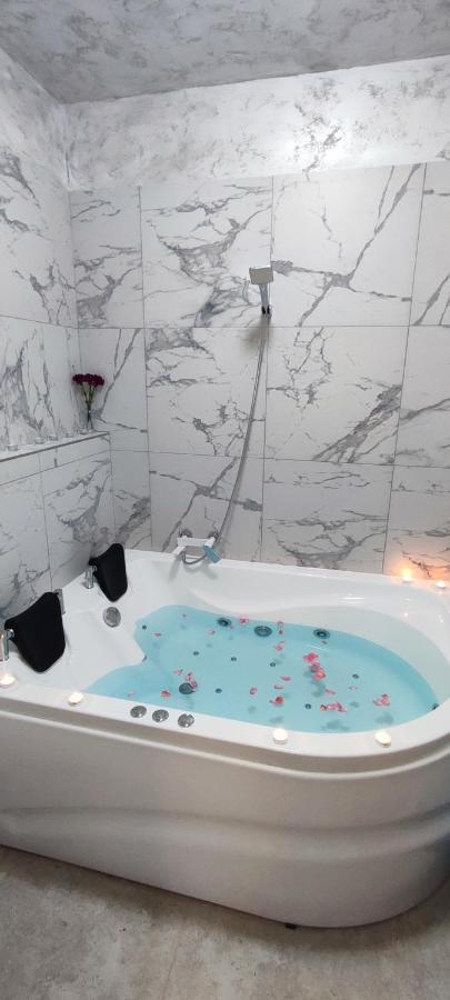 Jacuzzi Belle View Sinaia-Free Parking Leilighet Eksteriør bilde